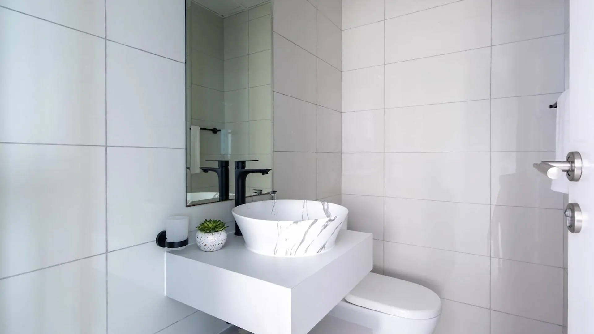 Апартаменты Frank Porter - The Residences At Business Central Tower Дубай ОАЭ