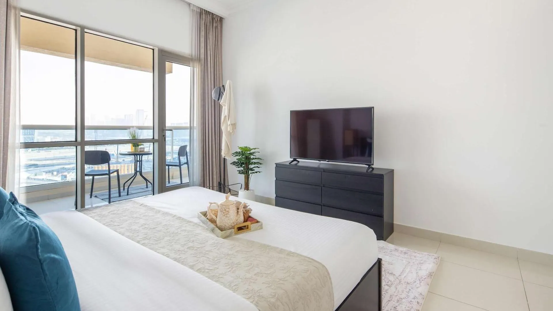 Frank Porter - The Residences At Business Central Tower Дубай ОАЭ