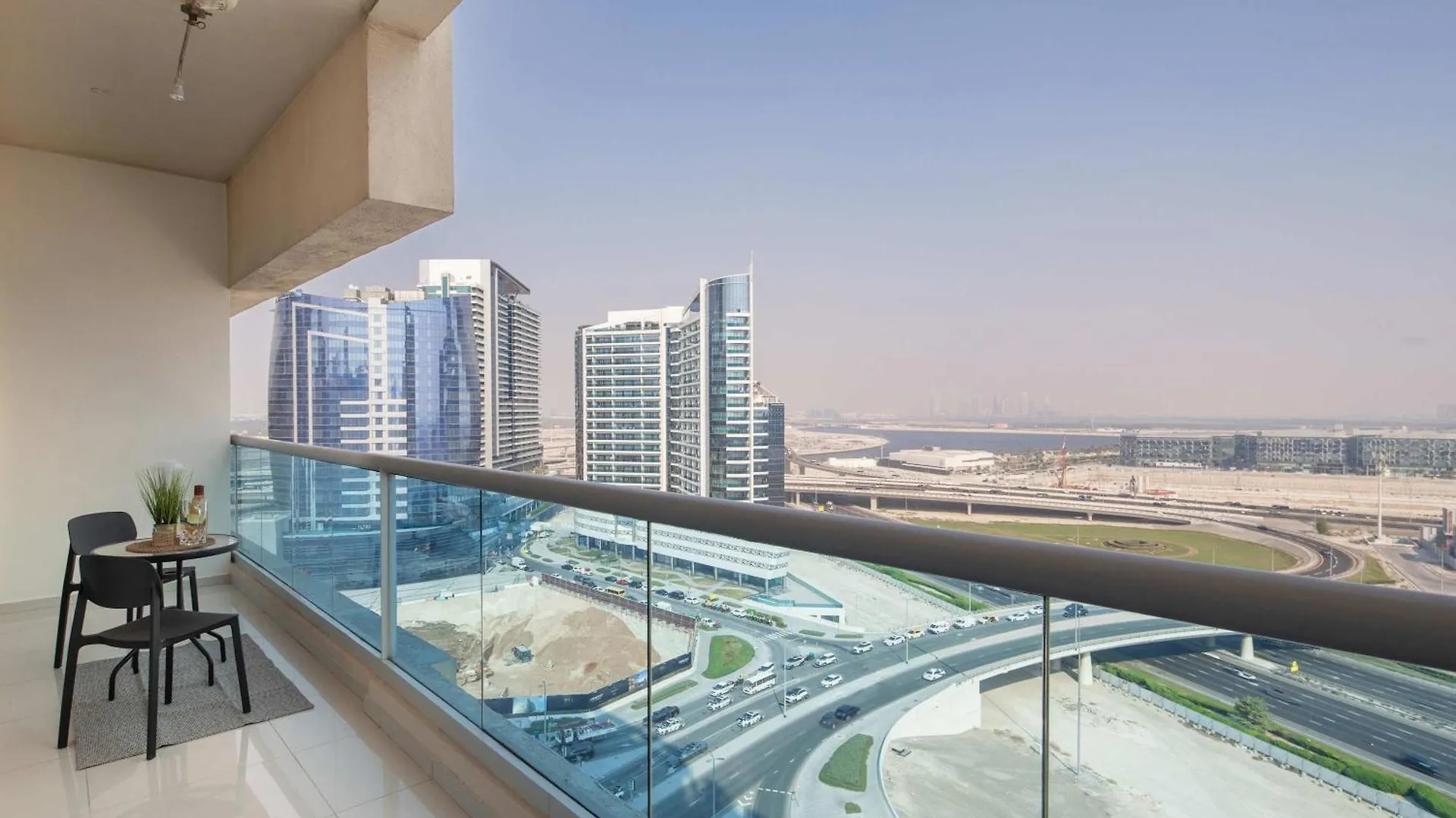 Frank Porter - The Residences At Business Central Tower Дубай