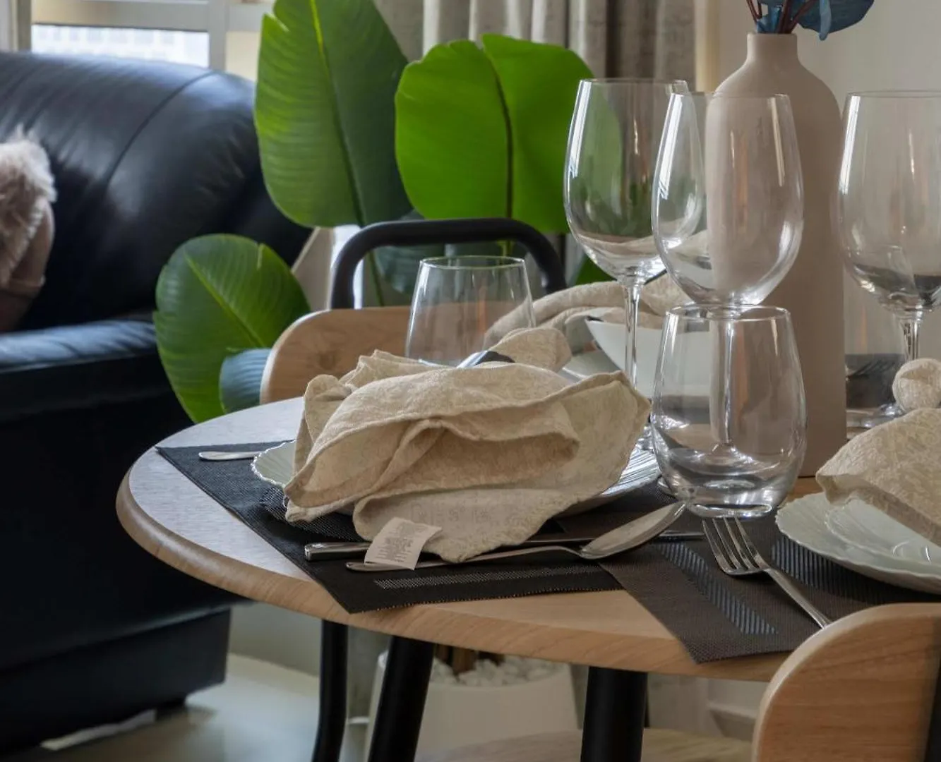Frank Porter - The Residences At Business Central Tower Дубай 0*,
