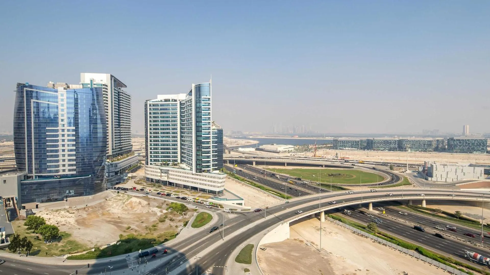 Frank Porter - The Residences At Business Central Tower Дубай 0*,