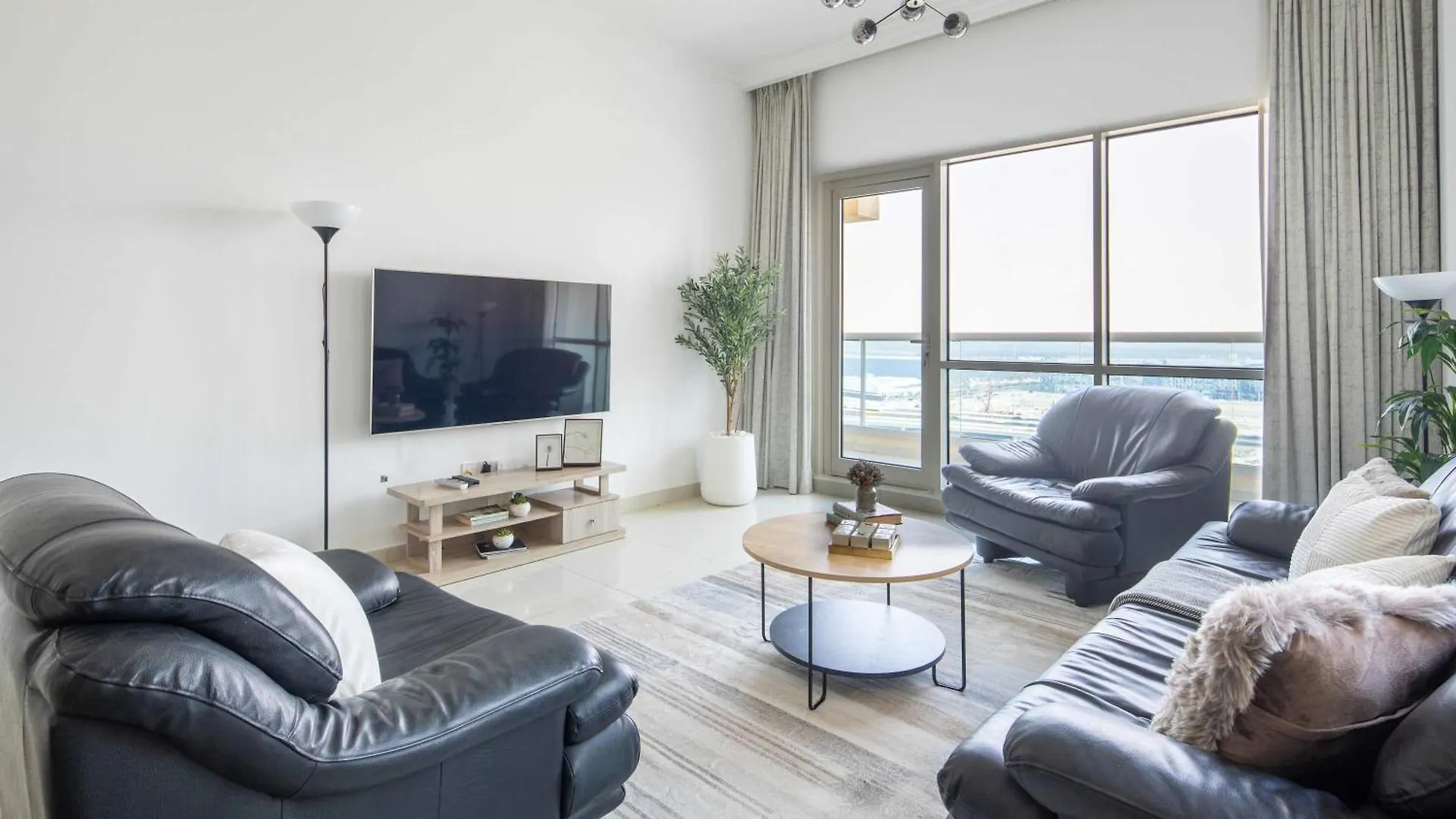 Frank Porter - The Residences At Business Central Tower Дубай